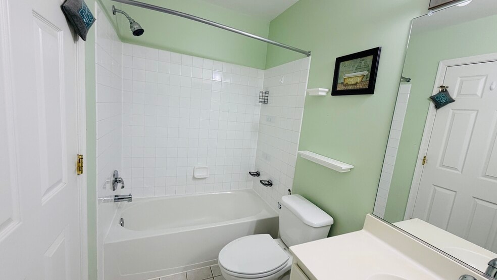Shard Bath for Guests - 21754 Cypress Valley Ter