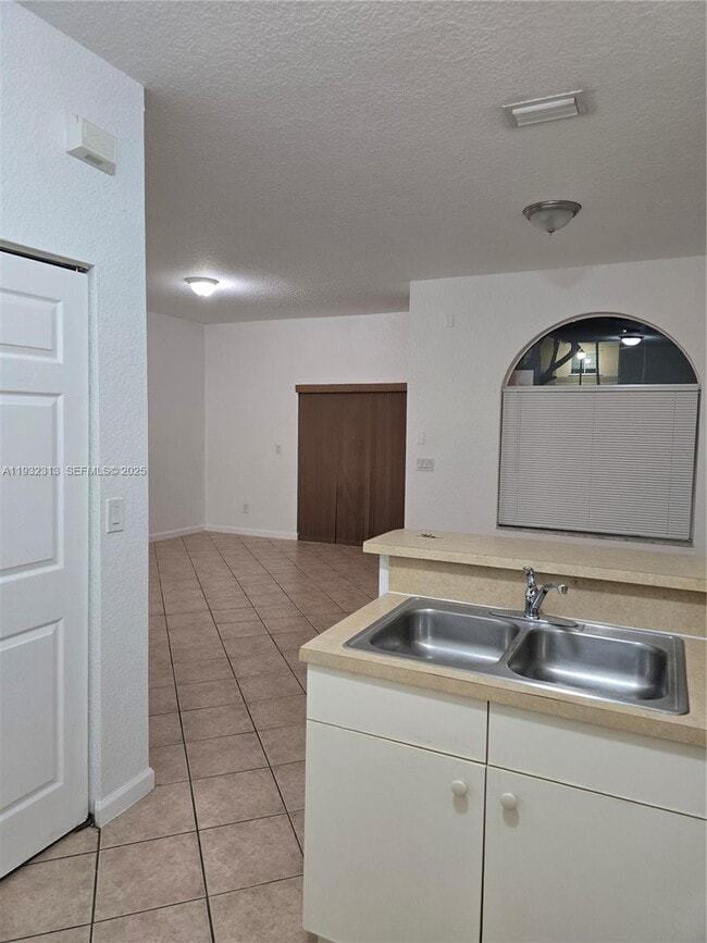 Building Photo - 1304 N Santa Catalina Cir