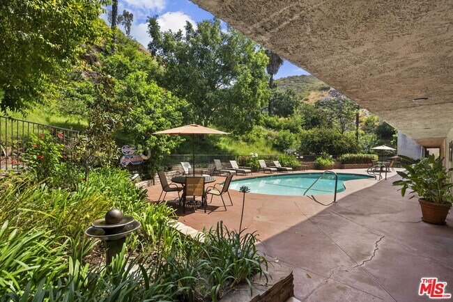 Building Photo - 2700 Cahuenga Blvd