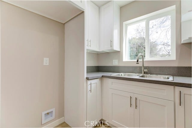 Building Photo - 15557 Wyandotte St