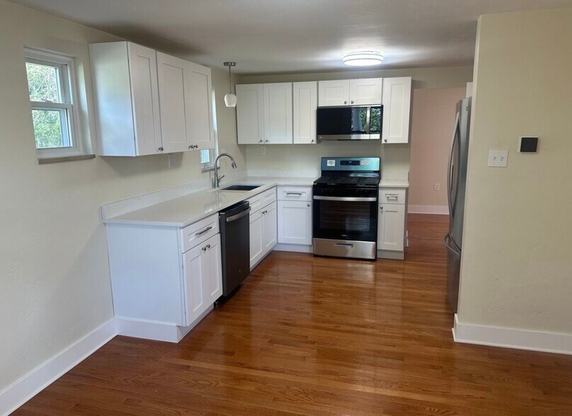 Building Photo - 1364 Simona Dr