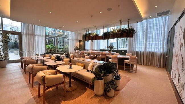 Building Photo - 77 SE 5th St