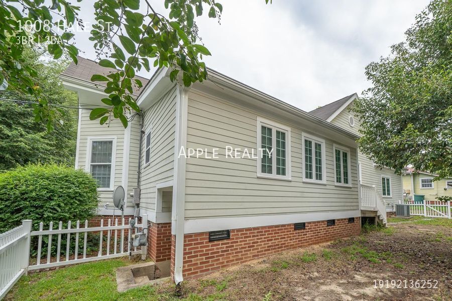 Building Photo - 1008 Hale St