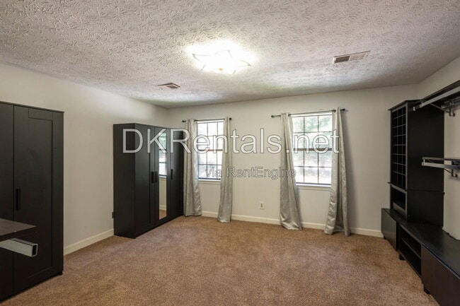 Building Photo - 2133 Cooper Way