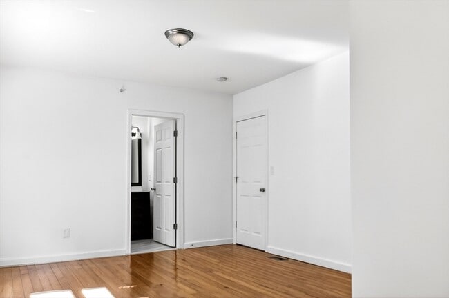 Building Photo - 247 Pilgrim Ave