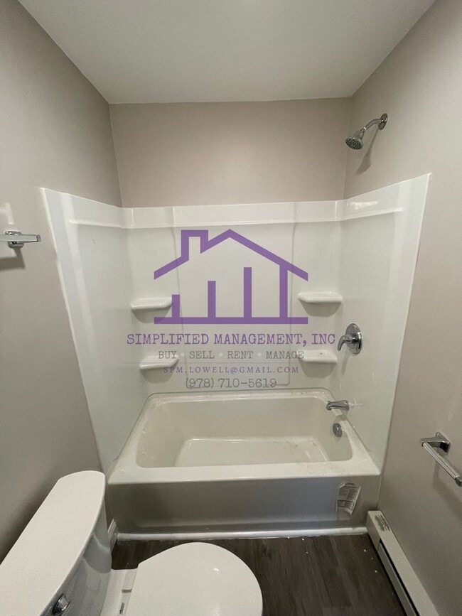 Building Photo - 2 Bedrooms, 1 bathroom Unit available in Gardner, MA!