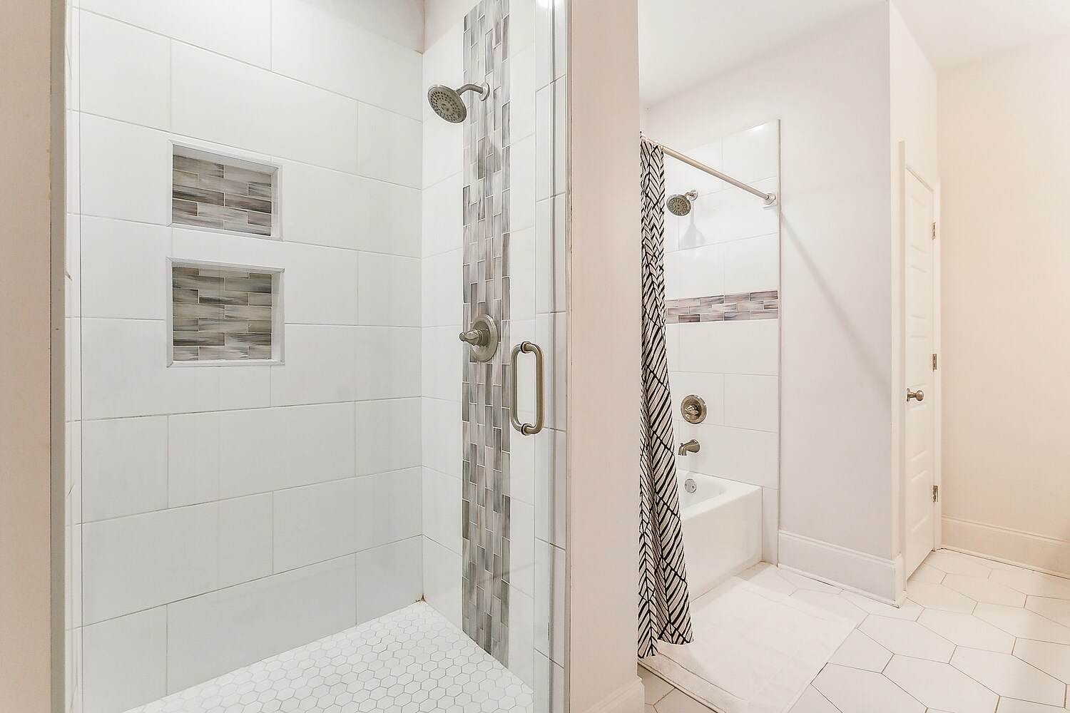 Ensuite Bath to Primary - 8911 Apple St