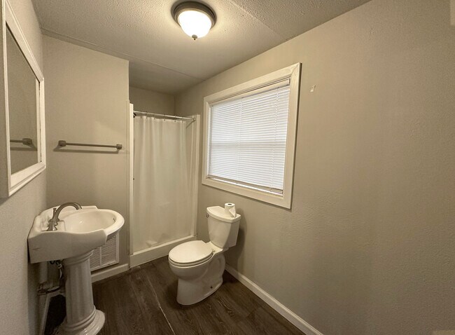 Building Photo - 2009 43rd St