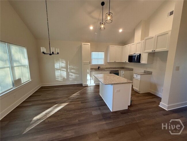 Building Photo - 7 Helmken St