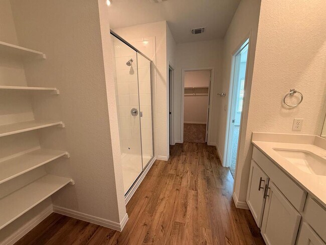 Building Photo - 1940 Lazy Acrs St