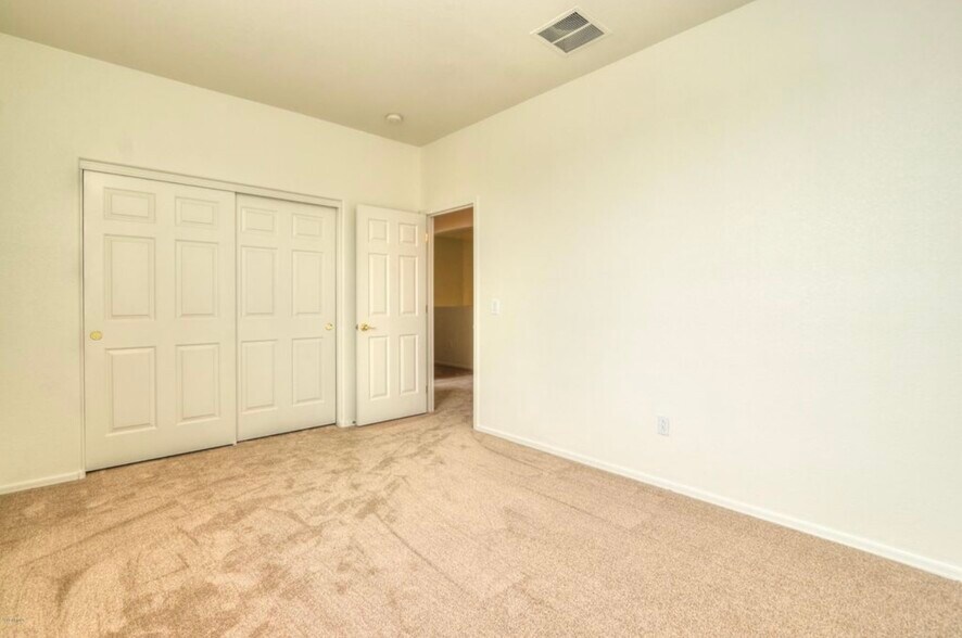 Building Photo - 45694 W Ranch Rd