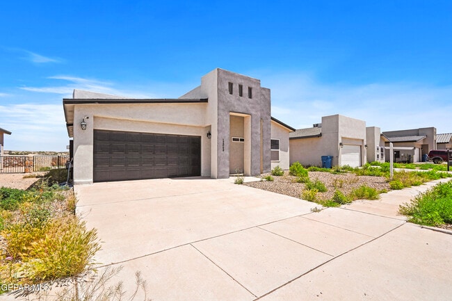 Building Photo - 12049 Hidden Gdns