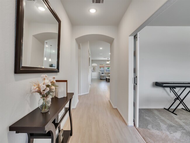 Building Photo - 27997 Lone Hollow Ln