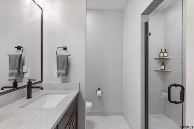 Building Photo - Fully Furnished 2 Master Suites | Luxe Tow...