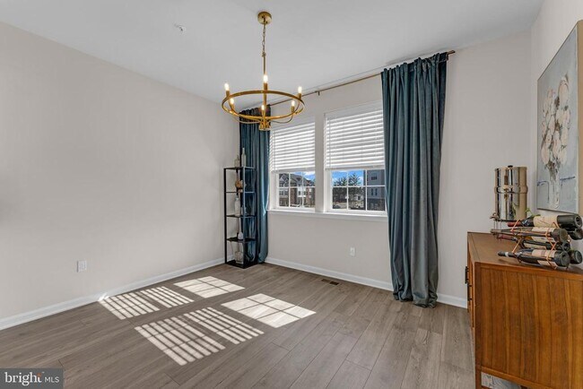 Building Photo - 8805 Mimosa Ave