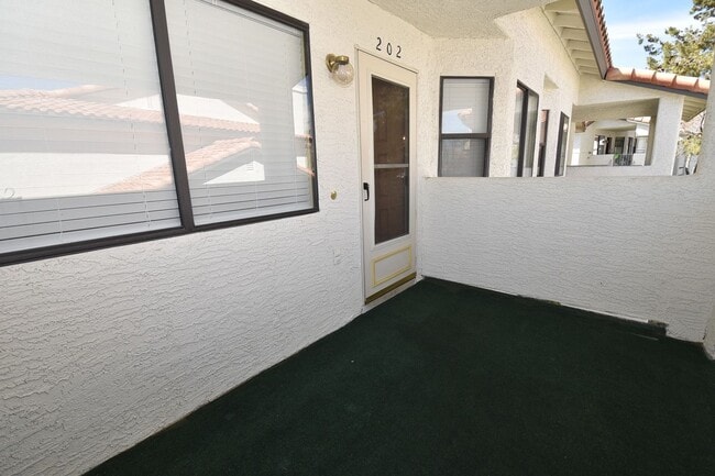Building Photo - Cozy 2-Bedroom Condo at The Lakes – 2nd Fl...