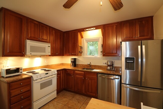 Building Photo - COMING SOON - 4Bed/2.5Bath Raised Rambler in Bannockburn near Glen Echo Park!