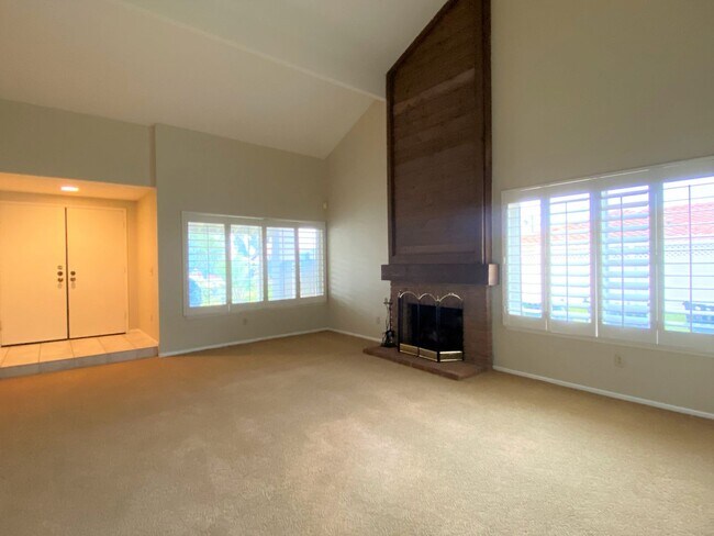 Building Photo - 3BR 3BA home, located in beautiful Solana Beach! Spacious layout with lush landscape