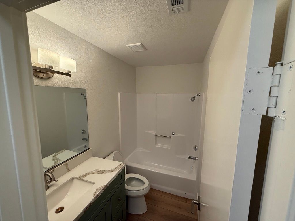 Building Photo - 3424 Pickwick St