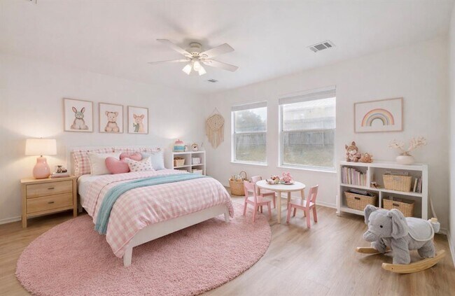 Building Photo - 1611 Sunnycrest Cir