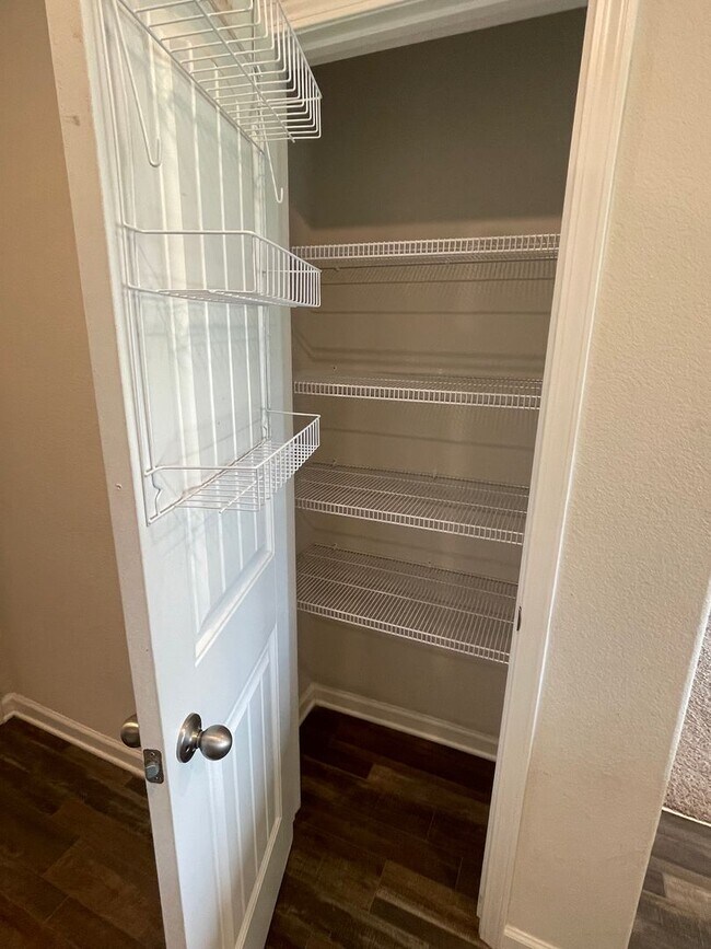 Building Photo - Charming 3-bedroom Single Family Home.