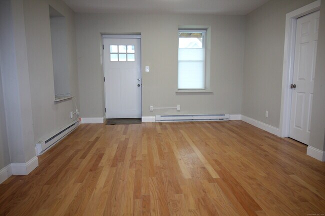 Building Photo - 272 Valley Rd