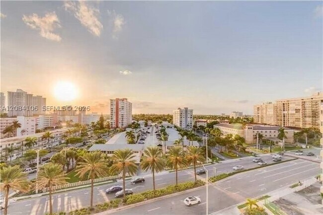 Building Photo - 3140 S Ocean Dr