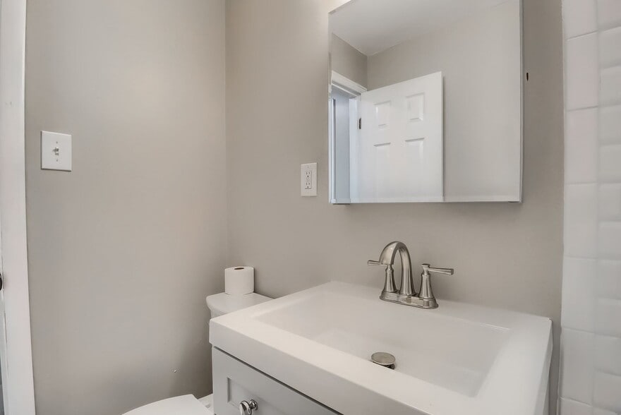 Building Photo - 3341 Olive St