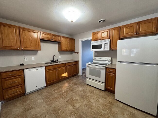 Building Photo - 3 Bed, 1 Bath Home for Rent, Available Now!  MileStone Real Estate Services