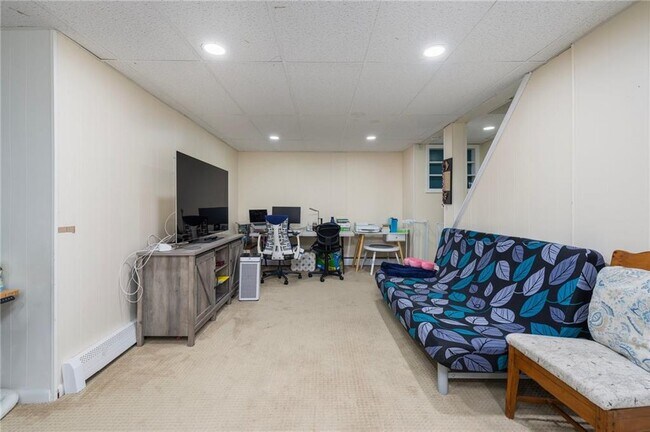 Building Photo - 61 School St