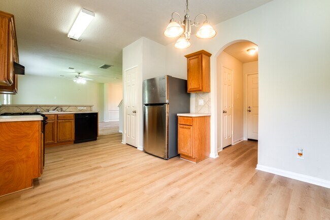 Building Photo - 6702 Albion Cresent Dr
