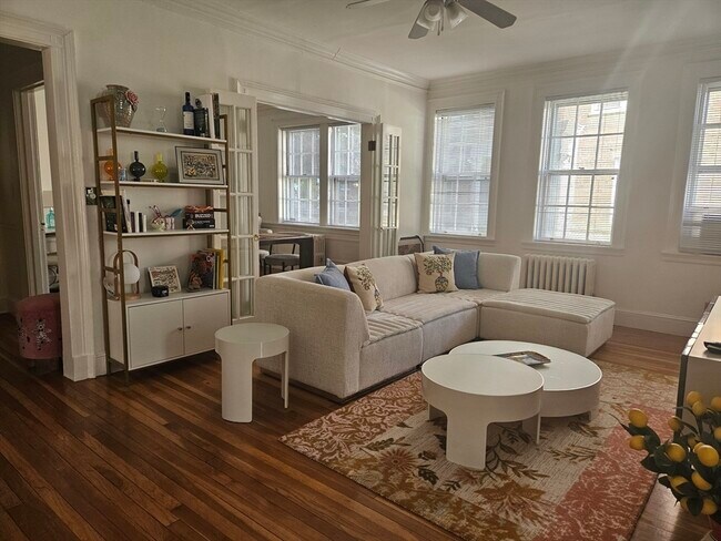 Building Photo - 77 Martin St