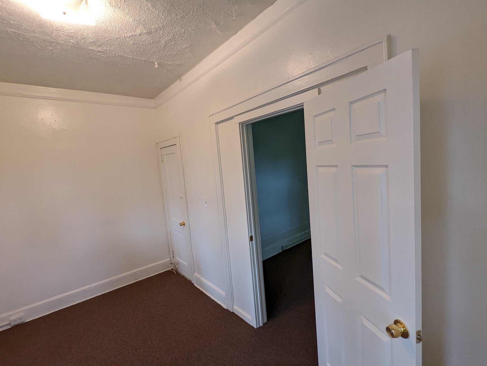 Building Photo - 463 S 10th Ave