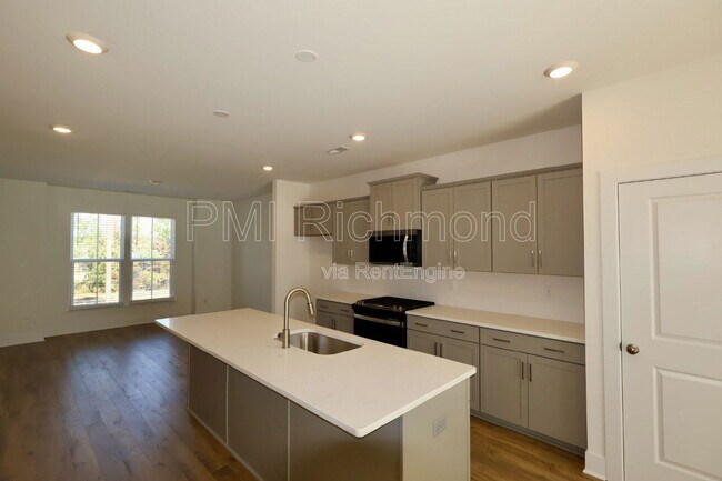 Building Photo - 15325 Sunray Wy