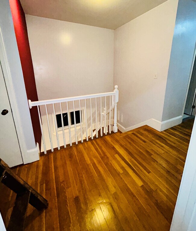 Building Photo - 23 Holmfield Ave