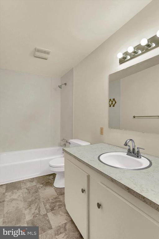 Building Photo - 105 W Main St