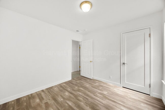 Building Photo - 16385 Gordon Way