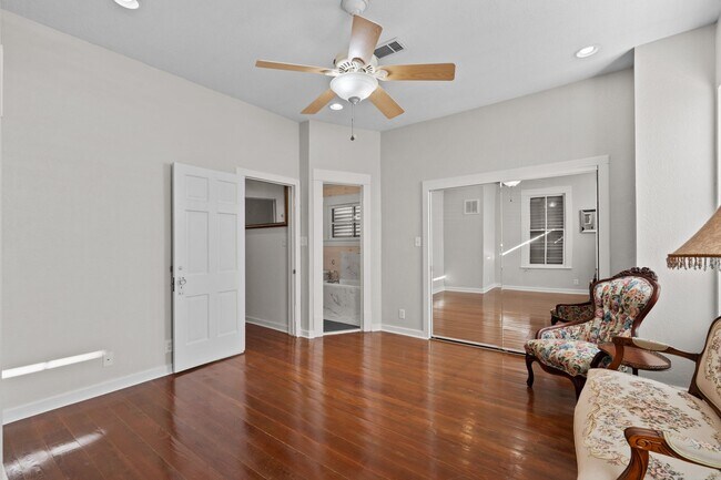 Building Photo - 611 Church St