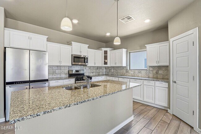 Building Photo - 14724 Tierra Fortaleza Ave