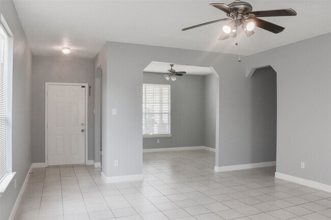 Building Photo - 1006 Addison Park Ln