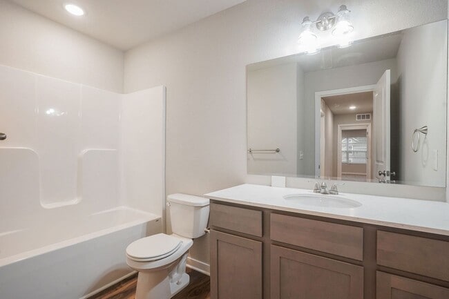 Building Photo - Outstanding Newer 4 Bed Condo in Resort Style Kensington Place in Holland!