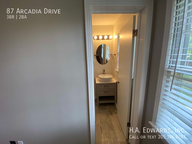 Building Photo - 87 Arcadia Dr