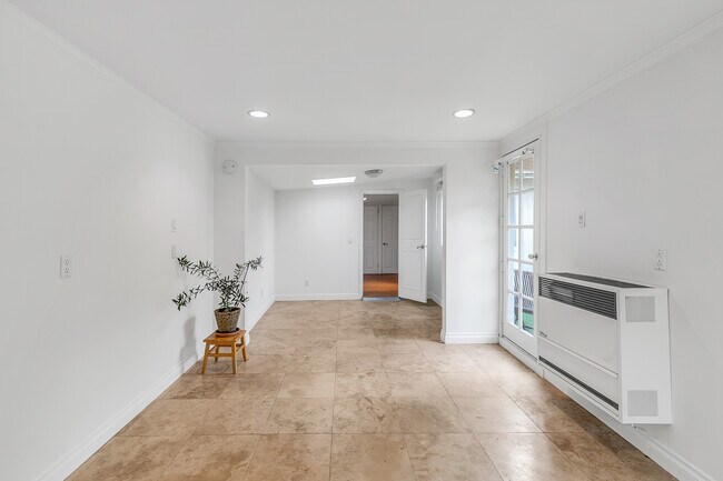 Building Photo - 746 Ashland Ave