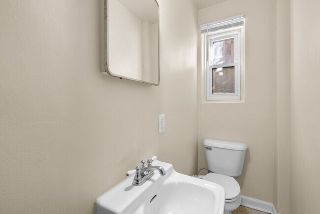Building Photo - 4 Bedroom 3.5 Bathroom - Van Ness/Tenleytown Semi Detached Home - Attached 1 Car Garage