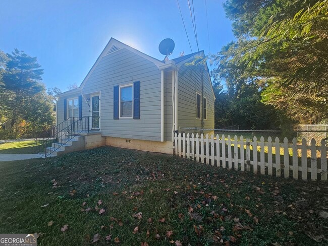 Building Photo - 68 Fourth St Ext