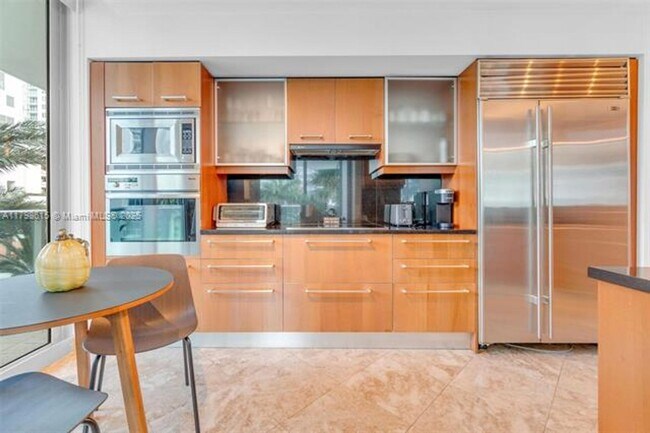 Building Photo - 1331 Brickell Bay Dr