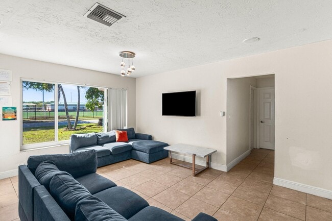 Building Photo - 1121 N 66 Terrace