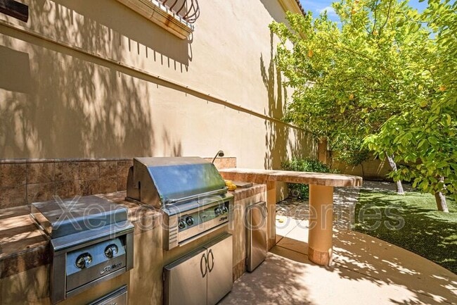 Building Photo - 175 Villaggio W