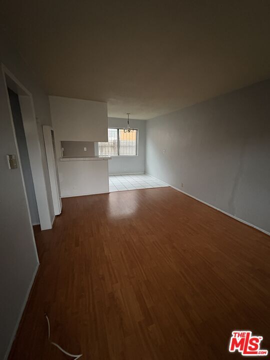 Building Photo - 961 S Kenmore Ave