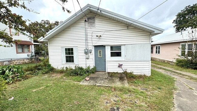 Building Photo - Charming 3-Bed, 2-Bath Home with Bonus Storage!